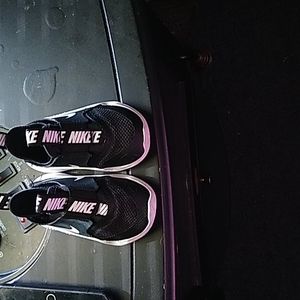 Toddlers Nike Sneakers  Color Black Ssize4